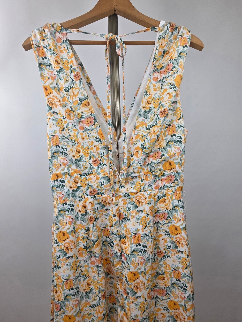 Fore Women's Yellow Floral V Neck Belted Maxi Dress Size Large - Picture 7 of 12